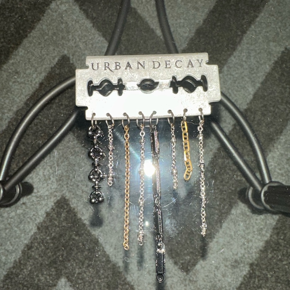 Urban Decay Pin
